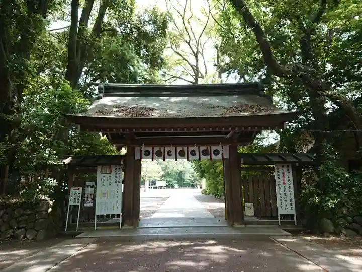 砥鹿神社(里宮)の山門・神門