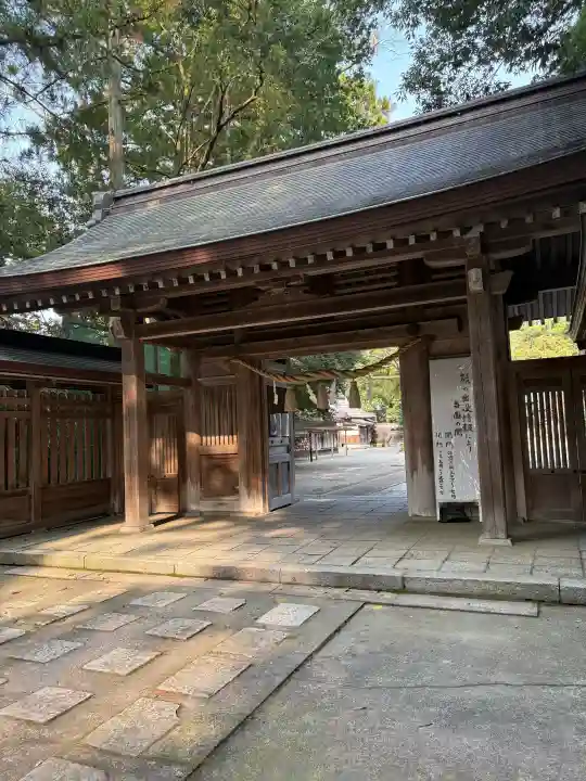 雄山神社前立社壇の{uncategorized: "未分類", other: "その他", undefined: "問題あり", building: "その他建物", grave: "お墓", sacred_gate: "鳥居", guardian: "狛犬", statue: "像", buddha: "仏像", history: "歴史", nature: "自然", garden: "庭園", animal: "動物", pagoda: "塔", temizu: "手水舎", mountain_gate: "山門・神門", sanctuary: "本殿・本堂", subordinate: "末社・摂社", art: "芸術", scenery: "景色", jizo: "地蔵", ema: "絵馬", goshuin: "御朱印", omikuji: "おみくじ", items: "授与品その他", amulet: "お守り", goshuincho: "御朱印帳", eats: "食事", festival: "お祭り", votive_dance: "神楽", shichigosan: "七五三参", wedding: "結婚式", experience: "体験その他", initially: "初詣", around: "周辺", anti_infection: "感染症対策"}