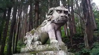 戸隠神社火之御子社の狛犬