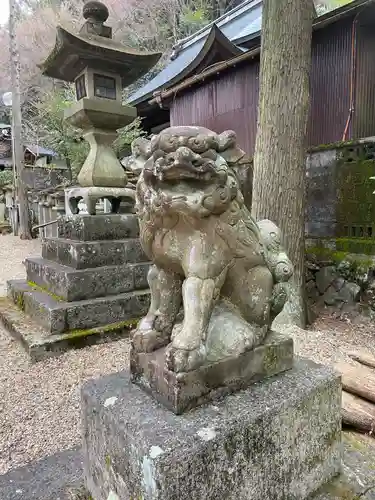 内々神社の狛犬