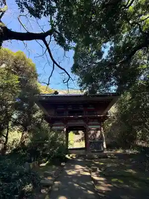 清滝寺の{uncategorized: "未分類", other: "その他", undefined: "問題あり", building: "その他建物", grave: "お墓", sacred_gate: "鳥居", guardian: "狛犬", statue: "像", buddha: "仏像", history: "歴史", nature: "自然", garden: "庭園", animal: "動物", pagoda: "塔", temizu: "手水舎", mountain_gate: "山門・神門", sanctuary: "本殿・本堂", subordinate: "末社・摂社", art: "芸術", scenery: "景色", jizo: "地蔵", ema: "絵馬", goshuin: "御朱印", omikuji: "おみくじ", items: "授与品その他", amulet: "お守り", goshuincho: "御朱印帳", eats: "食事", festival: "お祭り", votive_dance: "神楽", shichigosan: "七五三参", wedding: "結婚式", experience: "体験その他", initially: "初詣", around: "周辺", anti_infection: "感染症対策"}