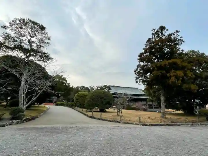 宇佐神宮の{uncategorized: "未分類", other: "その他", undefined: "問題あり", building: "その他建物", grave: "お墓", sacred_gate: "鳥居", guardian: "狛犬", statue: "像", buddha: "仏像", history: "歴史", nature: "自然", garden: "庭園", animal: "動物", pagoda: "塔", temizu: "手水舎", mountain_gate: "山門・神門", sanctuary: "本殿・本堂", subordinate: "末社・摂社", art: "芸術", scenery: "景色", jizo: "地蔵", ema: "絵馬", goshuin: "御朱印", omikuji: "おみくじ", items: "授与品その他", amulet: "お守り", goshuincho: "御朱印帳", eats: "食事", festival: "お祭り", votive_dance: "神楽", shichigosan: "七五三参", wedding: "結婚式", experience: "体験その他", initially: "初詣", around: "周辺", anti_infection: "感染症対策"}