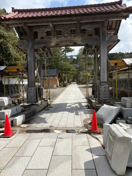 総持寺祖院の{uncategorized: "未分類", other: "その他", undefined: "問題あり", building: "その他建物", grave: "お墓", sacred_gate: "鳥居", guardian: "狛犬", statue: "像", buddha: "仏像", history: "歴史", nature: "自然", garden: "庭園", animal: "動物", pagoda: "塔", temizu: "手水舎", mountain_gate: "山門・神門", sanctuary: "本殿・本堂", subordinate: "末社・摂社", art: "芸術", scenery: "景色", jizo: "地蔵", ema: "絵馬", goshuin: "御朱印", omikuji: "おみくじ", items: "授与品その他", amulet: "お守り", goshuincho: "御朱印帳", eats: "食事", festival: "お祭り", votive_dance: "神楽", shichigosan: "七五三参", wedding: "結婚式", experience: "体験その他", initially: "初詣", around: "周辺", anti_infection: "感染症対策"}