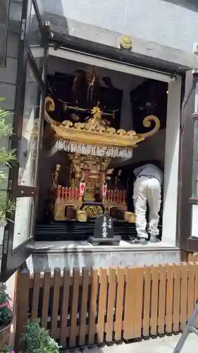 烏森神社の{uncategorized: "未分類", other: "その他", undefined: "問題あり", building: "その他建物", grave: "お墓", sacred_gate: "鳥居", guardian: "狛犬", statue: "像", buddha: "仏像", history: "歴史", nature: "自然", garden: "庭園", animal: "動物", pagoda: "塔", temizu: "手水舎", mountain_gate: "山門・神門", sanctuary: "本殿・本堂", subordinate: "末社・摂社", art: "芸術", scenery: "景色", jizo: "地蔵", ema: "絵馬", goshuin: "御朱印", omikuji: "おみくじ", items: "授与品その他", amulet: "お守り", goshuincho: "御朱印帳", eats: "食事", festival: "お祭り", votive_dance: "神楽", shichigosan: "七五三参", wedding: "結婚式", experience: "体験その他", initially: "初詣", around: "周辺", anti_infection: "感染症対策"}