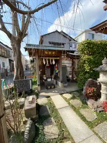 塚越稲荷神社の本殿