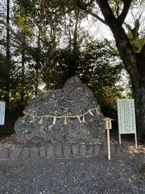 砥鹿神社（里宮）の{uncategorized: "未分類", other: "その他", undefined: "問題あり", building: "その他建物", grave: "お墓", sacred_gate: "鳥居", guardian: "狛犬", statue: "像", buddha: "仏像", history: "歴史", nature: "自然", garden: "庭園", animal: "動物", pagoda: "塔", temizu: "手水舎", mountain_gate: "山門・神門", sanctuary: "本殿・本堂", subordinate: "末社・摂社", art: "芸術", scenery: "景色", jizo: "地蔵", ema: "絵馬", goshuin: "御朱印", omikuji: "おみくじ", items: "授与品その他", amulet: "お守り", goshuincho: "御朱印帳", eats: "食事", festival: "お祭り", votive_dance: "神楽", shichigosan: "七五三参", wedding: "結婚式", experience: "体験その他", initially: "初詣", around: "周辺", anti_infection: "感染症対策"}