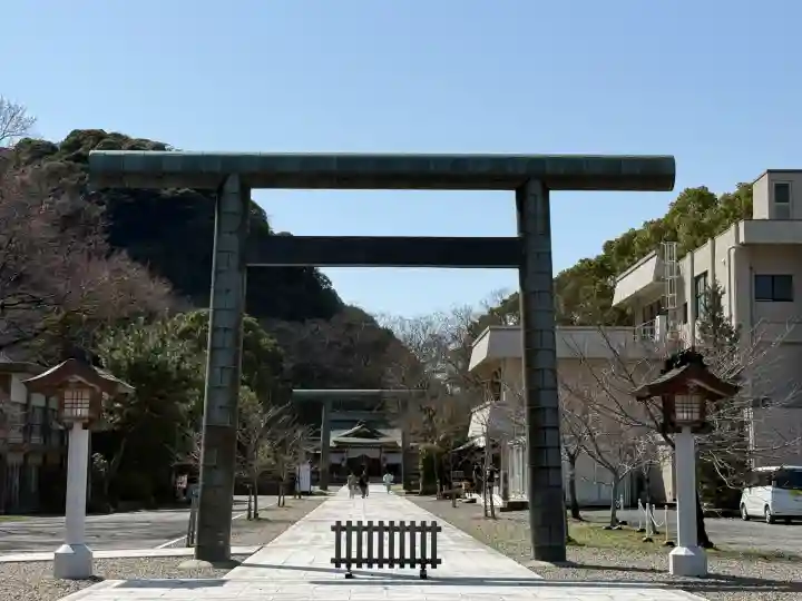 岐阜護國神社の{uncategorized: "未分類", other: "その他", undefined: "問題あり", building: "その他建物", grave: "お墓", sacred_gate: "鳥居", guardian: "狛犬", statue: "像", buddha: "仏像", history: "歴史", nature: "自然", garden: "庭園", animal: "動物", pagoda: "塔", temizu: "手水舎", mountain_gate: "山門・神門", sanctuary: "本殿・本堂", subordinate: "末社・摂社", art: "芸術", scenery: "景色", jizo: "地蔵", ema: "絵馬", goshuin: "御朱印", omikuji: "おみくじ", items: "授与品その他", amulet: "お守り", goshuincho: "御朱印帳", eats: "食事", festival: "お祭り", votive_dance: "神楽", shichigosan: "七五三参", wedding: "結婚式", experience: "体験その他", initially: "初詣", around: "周辺", anti_infection: "感染症対策"}