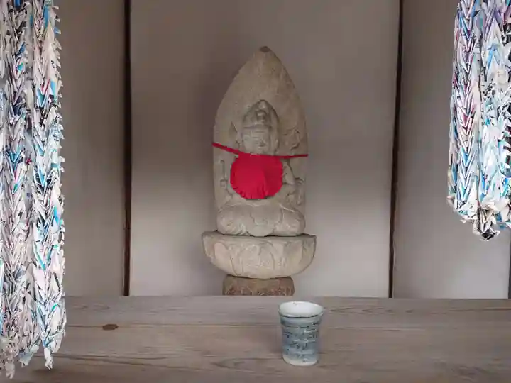 祠(地蔵)の仏像