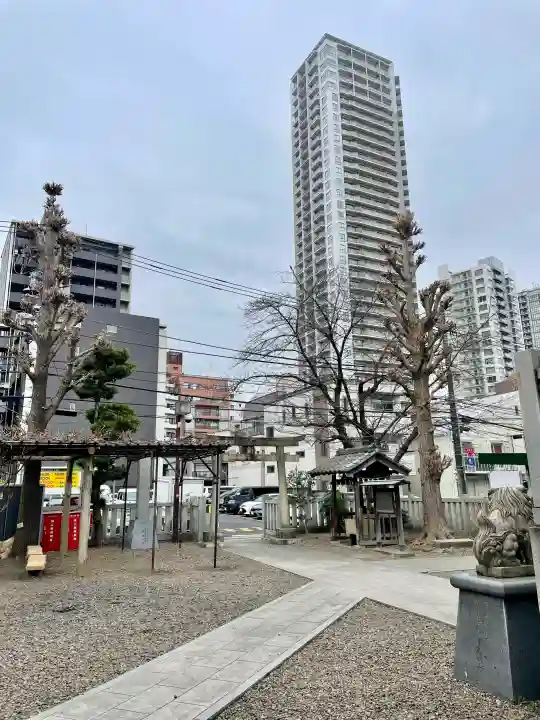七倉稲荷神社の{uncategorized: "未分類", other: "その他", undefined: "問題あり", building: "その他建物", grave: "お墓", sacred_gate: "鳥居", guardian: "狛犬", statue: "像", buddha: "仏像", history: "歴史", nature: "自然", garden: "庭園", animal: "動物", pagoda: "塔", temizu: "手水舎", mountain_gate: "山門・神門", sanctuary: "本殿・本堂", subordinate: "末社・摂社", art: "芸術", scenery: "景色", jizo: "地蔵", ema: "絵馬", goshuin: "御朱印", omikuji: "おみくじ", items: "授与品その他", amulet: "お守り", goshuincho: "御朱印帳", eats: "食事", festival: "お祭り", votive_dance: "神楽", shichigosan: "七五三参", wedding: "結婚式", experience: "体験その他", initially: "初詣", around: "周辺", anti_infection: "感染症対策"}