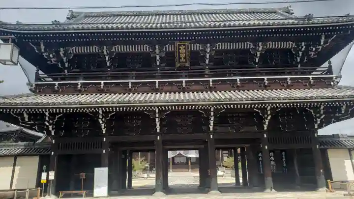 本山専修寺の山門・神門