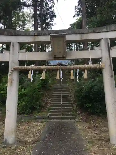 八幡神社（兜山古墳）の鳥居