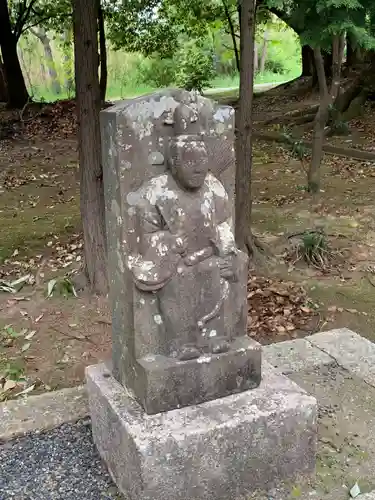 上之庄神社の像