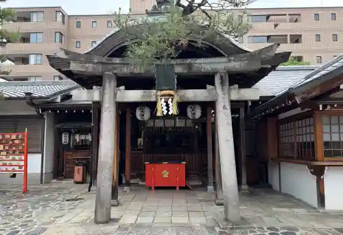 京都ゑびす神社の{uncategorized: "未分類", other: "その他", undefined: "問題あり", building: "その他建物", grave: "お墓", sacred_gate: "鳥居", guardian: "狛犬", statue: "像", buddha: "仏像", history: "歴史", nature: "自然", garden: "庭園", animal: "動物", pagoda: "塔", temizu: "手水舎", mountain_gate: "山門・神門", sanctuary: "本殿・本堂", subordinate: "末社・摂社", art: "芸術", scenery: "景色", jizo: "地蔵", ema: "絵馬", goshuin: "御朱印", omikuji: "おみくじ", items: "授与品その他", amulet: "お守り", goshuincho: "御朱印帳", eats: "食事", festival: "お祭り", votive_dance: "神楽", shichigosan: "七五三参", wedding: "結婚式", experience: "体験その他", initially: "初詣", around: "周辺", anti_infection: "感染症対策"}