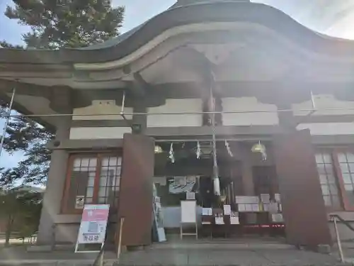 新川神社の{uncategorized: "未分類", other: "その他", undefined: "問題あり", building: "その他建物", grave: "お墓", sacred_gate: "鳥居", guardian: "狛犬", statue: "像", buddha: "仏像", history: "歴史", nature: "自然", garden: "庭園", animal: "動物", pagoda: "塔", temizu: "手水舎", mountain_gate: "山門・神門", sanctuary: "本殿・本堂", subordinate: "末社・摂社", art: "芸術", scenery: "景色", jizo: "地蔵", ema: "絵馬", goshuin: "御朱印", omikuji: "おみくじ", items: "授与品その他", amulet: "お守り", goshuincho: "御朱印帳", eats: "食事", festival: "お祭り", votive_dance: "神楽", shichigosan: "七五三参", wedding: "結婚式", experience: "体験その他", initially: "初詣", around: "周辺", anti_infection: "感染症対策"}