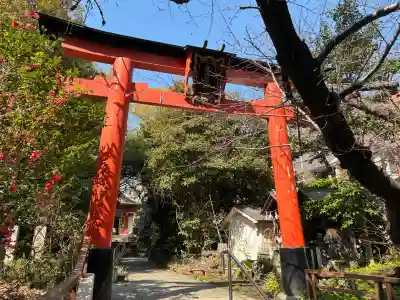 産湯稲荷神社の{uncategorized: "未分類", other: "その他", undefined: "問題あり", building: "その他建物", grave: "お墓", sacred_gate: "鳥居", guardian: "狛犬", statue: "像", buddha: "仏像", history: "歴史", nature: "自然", garden: "庭園", animal: "動物", pagoda: "塔", temizu: "手水舎", mountain_gate: "山門・神門", sanctuary: "本殿・本堂", subordinate: "末社・摂社", art: "芸術", scenery: "景色", jizo: "地蔵", ema: "絵馬", goshuin: "御朱印", omikuji: "おみくじ", items: "授与品その他", amulet: "お守り", goshuincho: "御朱印帳", eats: "食事", festival: "お祭り", votive_dance: "神楽", shichigosan: "七五三参", wedding: "結婚式", experience: "体験その他", initially: "初詣", around: "周辺", anti_infection: "感染症対策"}