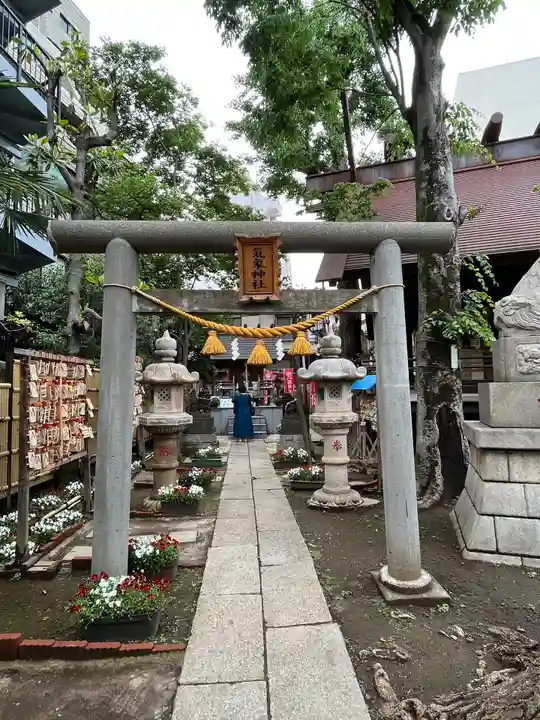 高円寺氷川神社の鳥居