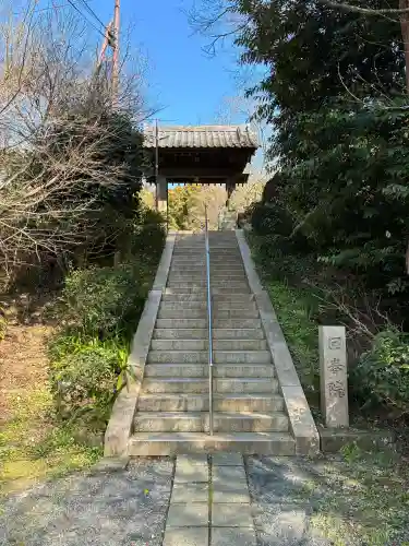 回春院の{uncategorized: "未分類", other: "その他", undefined: "問題あり", building: "その他建物", grave: "お墓", sacred_gate: "鳥居", guardian: "狛犬", statue: "像", buddha: "仏像", history: "歴史", nature: "自然", garden: "庭園", animal: "動物", pagoda: "塔", temizu: "手水舎", mountain_gate: "山門・神門", sanctuary: "本殿・本堂", subordinate: "末社・摂社", art: "芸術", scenery: "景色", jizo: "地蔵", ema: "絵馬", goshuin: "御朱印", omikuji: "おみくじ", items: "授与品その他", amulet: "お守り", goshuincho: "御朱印帳", eats: "食事", festival: "お祭り", votive_dance: "神楽", shichigosan: "七五三参", wedding: "結婚式", experience: "体験その他", initially: "初詣", around: "周辺", anti_infection: "感染症対策"}