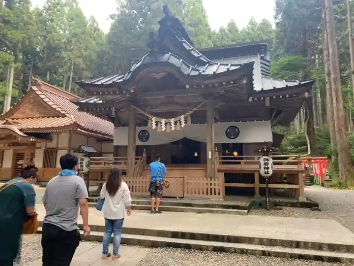 御岩神社の本殿・本堂