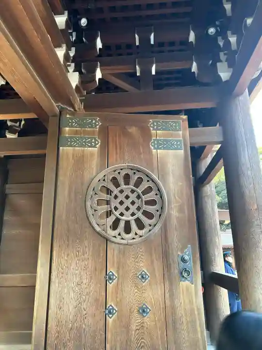 明治神宮の{uncategorized: "未分類", other: "その他", undefined: "問題あり", building: "その他建物", grave: "お墓", sacred_gate: "鳥居", guardian: "狛犬", statue: "像", buddha: "仏像", history: "歴史", nature: "自然", garden: "庭園", animal: "動物", pagoda: "塔", temizu: "手水舎", mountain_gate: "山門・神門", sanctuary: "本殿・本堂", subordinate: "末社・摂社", art: "芸術", scenery: "景色", jizo: "地蔵", ema: "絵馬", goshuin: "御朱印", omikuji: "おみくじ", items: "授与品その他", amulet: "お守り", goshuincho: "御朱印帳", eats: "食事", festival: "お祭り", votive_dance: "神楽", shichigosan: "七五三参", wedding: "結婚式", experience: "体験その他", initially: "初詣", around: "周辺", anti_infection: "感染症対策"}