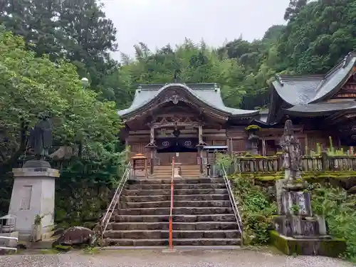 清滝寺の本殿