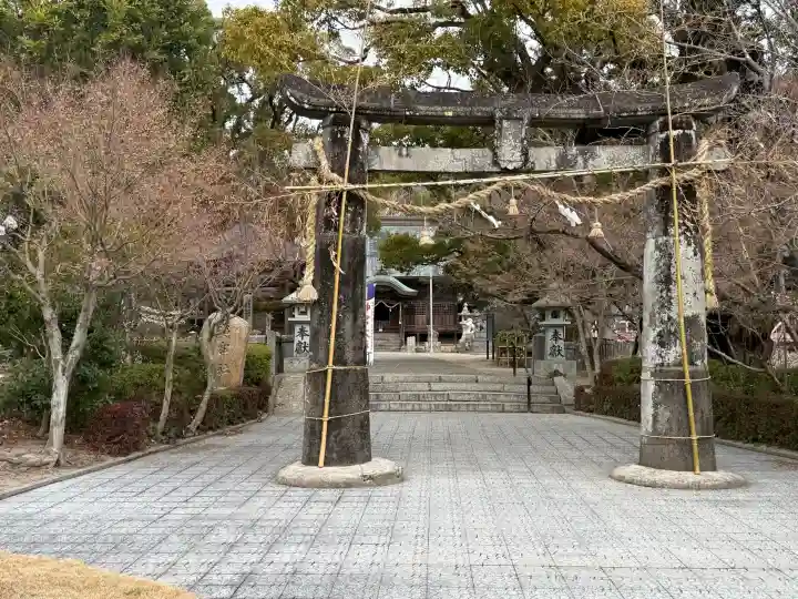 與止日女神社の{uncategorized: "未分類", other: "その他", undefined: "問題あり", building: "その他建物", grave: "お墓", sacred_gate: "鳥居", guardian: "狛犬", statue: "像", buddha: "仏像", history: "歴史", nature: "自然", garden: "庭園", animal: "動物", pagoda: "塔", temizu: "手水舎", mountain_gate: "山門・神門", sanctuary: "本殿・本堂", subordinate: "末社・摂社", art: "芸術", scenery: "景色", jizo: "地蔵", ema: "絵馬", goshuin: "御朱印", omikuji: "おみくじ", items: "授与品その他", amulet: "お守り", goshuincho: "御朱印帳", eats: "食事", festival: "お祭り", votive_dance: "神楽", shichigosan: "七五三参", wedding: "結婚式", experience: "体験その他", initially: "初詣", around: "周辺", anti_infection: "感染症対策"}