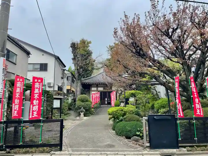 東光寺別院桜ヶ池不動院の{uncategorized: "未分類", other: "その他", undefined: "問題あり", building: "その他建物", grave: "お墓", sacred_gate: "鳥居", guardian: "狛犬", statue: "像", buddha: "仏像", history: "歴史", nature: "自然", garden: "庭園", animal: "動物", pagoda: "塔", temizu: "手水舎", mountain_gate: "山門・神門", sanctuary: "本殿・本堂", subordinate: "末社・摂社", art: "芸術", scenery: "景色", jizo: "地蔵", ema: "絵馬", goshuin: "御朱印", omikuji: "おみくじ", items: "授与品その他", amulet: "お守り", goshuincho: "御朱印帳", eats: "食事", festival: "お祭り", votive_dance: "神楽", shichigosan: "七五三参", wedding: "結婚式", experience: "体験その他", initially: "初詣", around: "周辺", anti_infection: "感染症対策"}