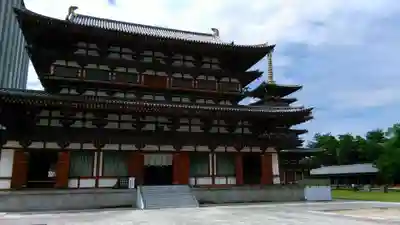 薬師寺の本殿・本堂