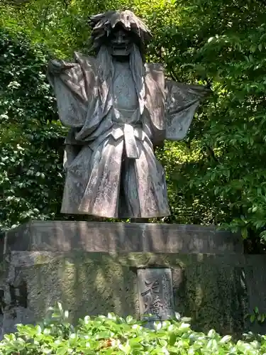 寒川神社の像