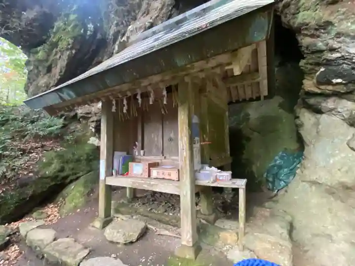 韓竈神社の{uncategorized: "未分類", other: "その他", undefined: "問題あり", building: "その他建物", grave: "お墓", sacred_gate: "鳥居", guardian: "狛犬", statue: "像", buddha: "仏像", history: "歴史", nature: "自然", garden: "庭園", animal: "動物", pagoda: "塔", temizu: "手水舎", mountain_gate: "山門・神門", sanctuary: "本殿・本堂", subordinate: "末社・摂社", art: "芸術", scenery: "景色", jizo: "地蔵", ema: "絵馬", goshuin: "御朱印", omikuji: "おみくじ", items: "授与品その他", amulet: "お守り", goshuincho: "御朱印帳", eats: "食事", festival: "お祭り", votive_dance: "神楽", shichigosan: "七五三参", wedding: "結婚式", experience: "体験その他", initially: "初詣", around: "周辺", anti_infection: "感染症対策"}
