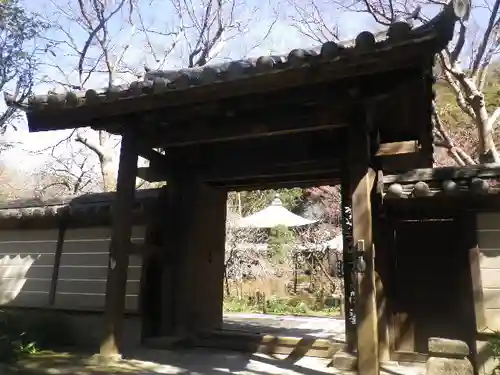 瑞泉寺の山門