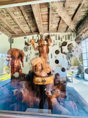 野坂寺の{uncategorized: "未分類", other: "その他", undefined: "問題あり", building: "その他建物", grave: "お墓", sacred_gate: "鳥居", guardian: "狛犬", statue: "像", buddha: "仏像", history: "歴史", nature: "自然", garden: "庭園", animal: "動物", pagoda: "塔", temizu: "手水舎", mountain_gate: "山門・神門", sanctuary: "本殿・本堂", subordinate: "末社・摂社", art: "芸術", scenery: "景色", jizo: "地蔵", ema: "絵馬", goshuin: "御朱印", omikuji: "おみくじ", items: "授与品その他", amulet: "お守り", goshuincho: "御朱印帳", eats: "食事", festival: "お祭り", votive_dance: "神楽", shichigosan: "七五三参", wedding: "結婚式", experience: "体験その他", initially: "初詣", around: "周辺", anti_infection: "感染症対策"}