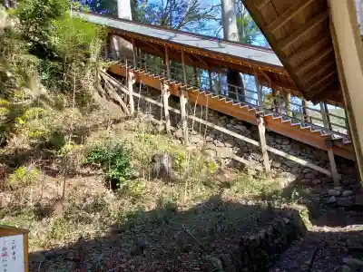 丹生川上神社（下社）の{uncategorized: "未分類", other: "その他", undefined: "問題あり", building: "その他建物", grave: "お墓", sacred_gate: "鳥居", guardian: "狛犬", statue: "像", buddha: "仏像", history: "歴史", nature: "自然", garden: "庭園", animal: "動物", pagoda: "塔", temizu: "手水舎", mountain_gate: "山門・神門", sanctuary: "本殿・本堂", subordinate: "末社・摂社", art: "芸術", scenery: "景色", jizo: "地蔵", ema: "絵馬", goshuin: "御朱印", omikuji: "おみくじ", items: "授与品その他", amulet: "お守り", goshuincho: "御朱印帳", eats: "食事", festival: "お祭り", votive_dance: "神楽", shichigosan: "七五三参", wedding: "結婚式", experience: "体験その他", initially: "初詣", around: "周辺", anti_infection: "感染症対策"}