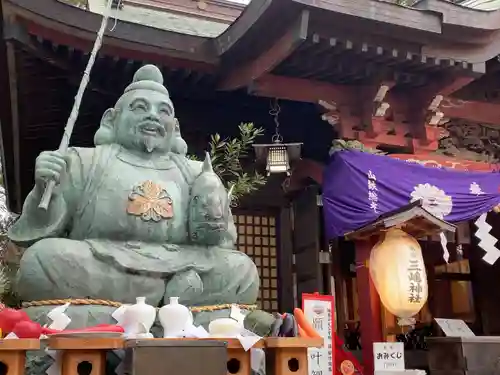 平塚三嶋神社の像