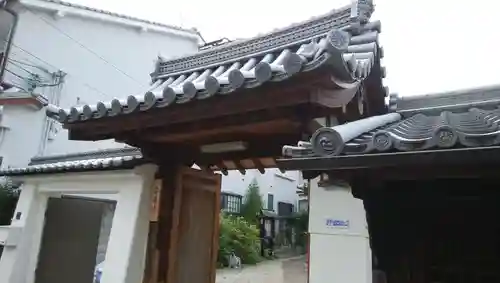 安養寺の山門