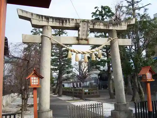 草加神社の鳥居