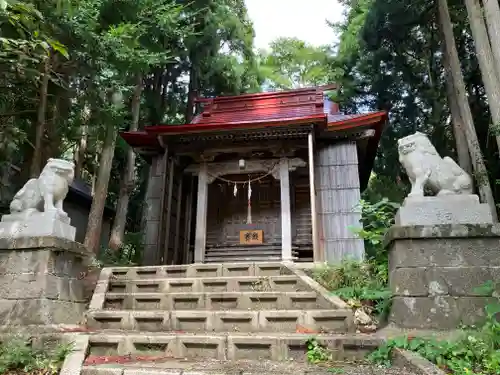 神明社の本殿