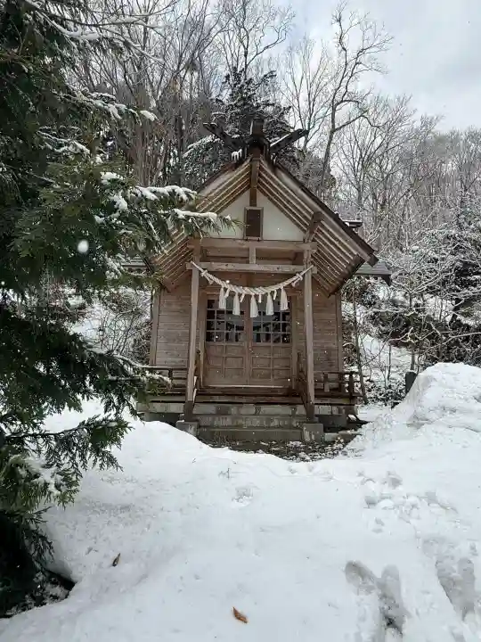 湯倉神社の{uncategorized: "未分類", other: "その他", undefined: "問題あり", building: "その他建物", grave: "お墓", sacred_gate: "鳥居", guardian: "狛犬", statue: "像", buddha: "仏像", history: "歴史", nature: "自然", garden: "庭園", animal: "動物", pagoda: "塔", temizu: "手水舎", mountain_gate: "山門・神門", sanctuary: "本殿・本堂", subordinate: "末社・摂社", art: "芸術", scenery: "景色", jizo: "地蔵", ema: "絵馬", goshuin: "御朱印", omikuji: "おみくじ", items: "授与品その他", amulet: "お守り", goshuincho: "御朱印帳", eats: "食事", festival: "お祭り", votive_dance: "神楽", shichigosan: "七五三参", wedding: "結婚式", experience: "体験その他", initially: "初詣", around: "周辺", anti_infection: "感染症対策"}