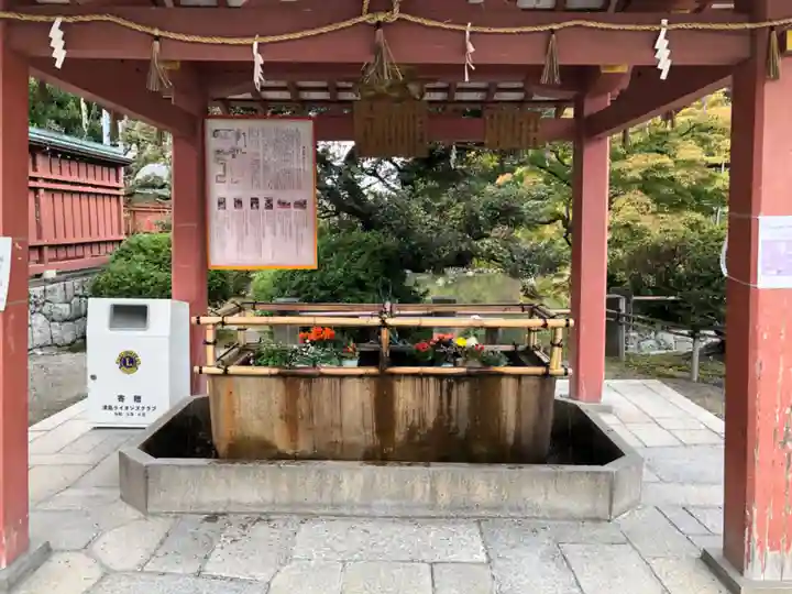 津島神社の手水舎