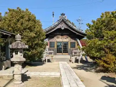 神明社（金棒神明社）の{uncategorized: "未分類", other: "その他", undefined: "問題あり", building: "その他建物", grave: "お墓", sacred_gate: "鳥居", guardian: "狛犬", statue: "像", buddha: "仏像", history: "歴史", nature: "自然", garden: "庭園", animal: "動物", pagoda: "塔", temizu: "手水舎", mountain_gate: "山門・神門", sanctuary: "本殿・本堂", subordinate: "末社・摂社", art: "芸術", scenery: "景色", jizo: "地蔵", ema: "絵馬", goshuin: "御朱印", omikuji: "おみくじ", items: "授与品その他", amulet: "お守り", goshuincho: "御朱印帳", eats: "食事", festival: "お祭り", votive_dance: "神楽", shichigosan: "七五三参", wedding: "結婚式", experience: "体験その他", initially: "初詣", around: "周辺", anti_infection: "感染症対策"}