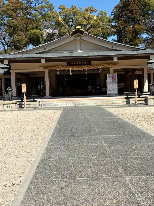 三重縣護國神社の{uncategorized: "未分類", other: "その他", undefined: "問題あり", building: "その他建物", grave: "お墓", sacred_gate: "鳥居", guardian: "狛犬", statue: "像", buddha: "仏像", history: "歴史", nature: "自然", garden: "庭園", animal: "動物", pagoda: "塔", temizu: "手水舎", mountain_gate: "山門・神門", sanctuary: "本殿・本堂", subordinate: "末社・摂社", art: "芸術", scenery: "景色", jizo: "地蔵", ema: "絵馬", goshuin: "御朱印", omikuji: "おみくじ", items: "授与品その他", amulet: "お守り", goshuincho: "御朱印帳", eats: "食事", festival: "お祭り", votive_dance: "神楽", shichigosan: "七五三参", wedding: "結婚式", experience: "体験その他", initially: "初詣", around: "周辺", anti_infection: "感染症対策"}