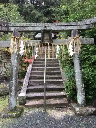 石座神社の鳥居