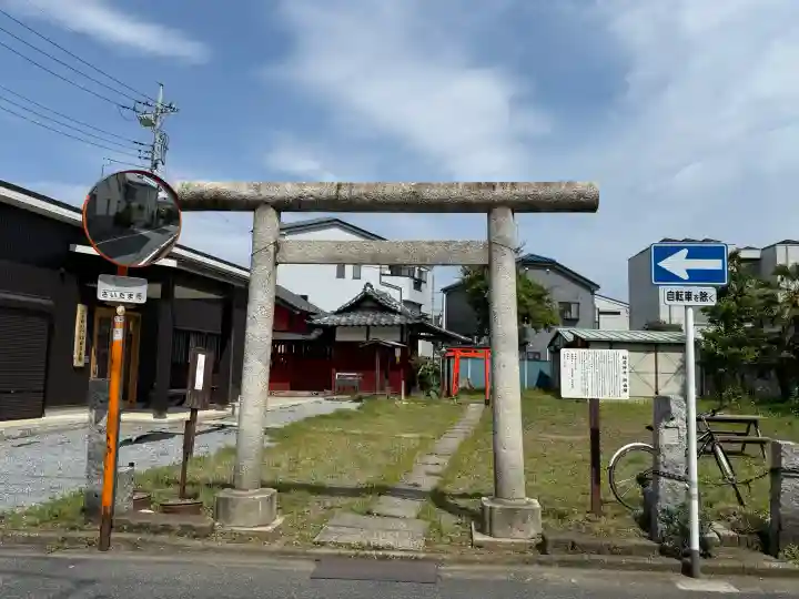 稲荷神社の{uncategorized: "未分類", other: "その他", undefined: "問題あり", building: "その他建物", grave: "お墓", sacred_gate: "鳥居", guardian: "狛犬", statue: "像", buddha: "仏像", history: "歴史", nature: "自然", garden: "庭園", animal: "動物", pagoda: "塔", temizu: "手水舎", mountain_gate: "山門・神門", sanctuary: "本殿・本堂", subordinate: "末社・摂社", art: "芸術", scenery: "景色", jizo: "地蔵", ema: "絵馬", goshuin: "御朱印", omikuji: "おみくじ", items: "授与品その他", amulet: "お守り", goshuincho: "御朱印帳", eats: "食事", festival: "お祭り", votive_dance: "神楽", shichigosan: "七五三参", wedding: "結婚式", experience: "体験その他", initially: "初詣", around: "周辺", anti_infection: "感染症対策"}