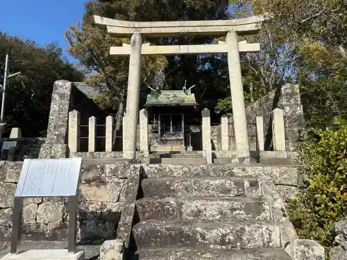 福良八幡神社の{uncategorized: "未分類", other: "その他", undefined: "問題あり", building: "その他建物", grave: "お墓", sacred_gate: "鳥居", guardian: "狛犬", statue: "像", buddha: "仏像", history: "歴史", nature: "自然", garden: "庭園", animal: "動物", pagoda: "塔", temizu: "手水舎", mountain_gate: "山門・神門", sanctuary: "本殿・本堂", subordinate: "末社・摂社", art: "芸術", scenery: "景色", jizo: "地蔵", ema: "絵馬", goshuin: "御朱印", omikuji: "おみくじ", items: "授与品その他", amulet: "お守り", goshuincho: "御朱印帳", eats: "食事", festival: "お祭り", votive_dance: "神楽", shichigosan: "七五三参", wedding: "結婚式", experience: "体験その他", initially: "初詣", around: "周辺", anti_infection: "感染症対策"}