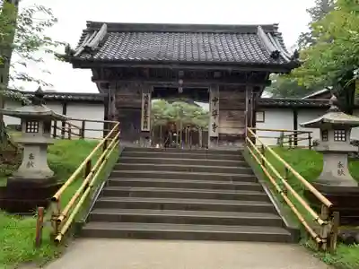 中尊寺の山門・神門