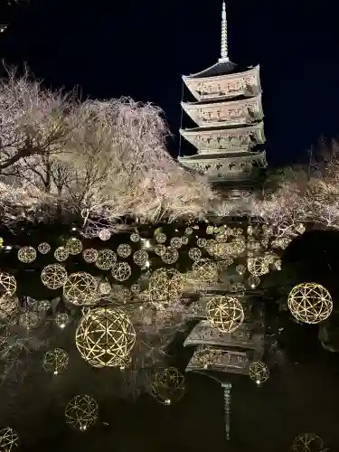 東寺（教王護国寺）の{uncategorized: "未分類", other: "その他", undefined: "問題あり", building: "その他建物", grave: "お墓", sacred_gate: "鳥居", guardian: "狛犬", statue: "像", buddha: "仏像", history: "歴史", nature: "自然", garden: "庭園", animal: "動物", pagoda: "塔", temizu: "手水舎", mountain_gate: "山門・神門", sanctuary: "本殿・本堂", subordinate: "末社・摂社", art: "芸術", scenery: "景色", jizo: "地蔵", ema: "絵馬", goshuin: "御朱印", omikuji: "おみくじ", items: "授与品その他", amulet: "お守り", goshuincho: "御朱印帳", eats: "食事", festival: "お祭り", votive_dance: "神楽", shichigosan: "七五三参", wedding: "結婚式", experience: "体験その他", initially: "初詣", around: "周辺", anti_infection: "感染症対策"}