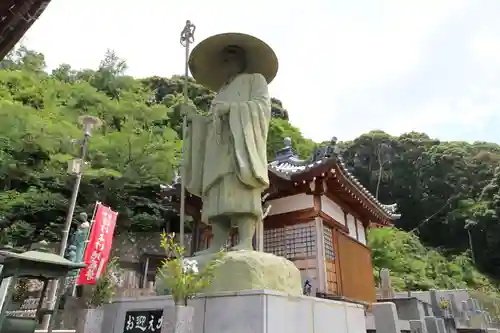 禅林寺の像