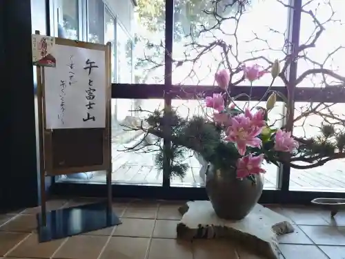 座間神社の{uncategorized: "未分類", other: "その他", undefined: "問題あり", building: "その他建物", grave: "お墓", sacred_gate: "鳥居", guardian: "狛犬", statue: "像", buddha: "仏像", history: "歴史", nature: "自然", garden: "庭園", animal: "動物", pagoda: "塔", temizu: "手水舎", mountain_gate: "山門・神門", sanctuary: "本殿・本堂", subordinate: "末社・摂社", art: "芸術", scenery: "景色", jizo: "地蔵", ema: "絵馬", goshuin: "御朱印", omikuji: "おみくじ", items: "授与品その他", amulet: "お守り", goshuincho: "御朱印帳", eats: "食事", festival: "お祭り", votive_dance: "神楽", shichigosan: "七五三参", wedding: "結婚式", experience: "体験その他", initially: "初詣", around: "周辺", anti_infection: "感染症対策"}