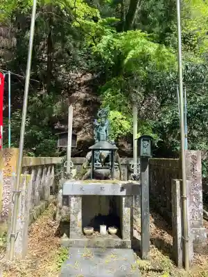 満願寺の{uncategorized: "未分類", other: "その他", undefined: "問題あり", building: "その他建物", grave: "お墓", sacred_gate: "鳥居", guardian: "狛犬", statue: "像", buddha: "仏像", history: "歴史", nature: "自然", garden: "庭園", animal: "動物", pagoda: "塔", temizu: "手水舎", mountain_gate: "山門・神門", sanctuary: "本殿・本堂", subordinate: "末社・摂社", art: "芸術", scenery: "景色", jizo: "地蔵", ema: "絵馬", goshuin: "御朱印", omikuji: "おみくじ", items: "授与品その他", amulet: "お守り", goshuincho: "御朱印帳", eats: "食事", festival: "お祭り", votive_dance: "神楽", shichigosan: "七五三参", wedding: "結婚式", experience: "体験その他", initially: "初詣", around: "周辺", anti_infection: "感染症対策"}