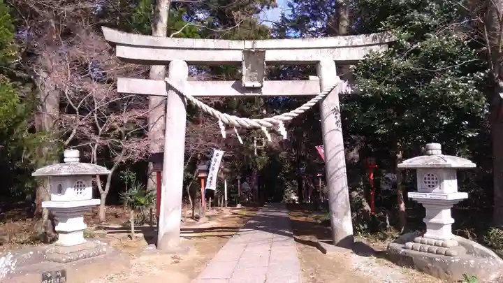 間々田八幡宮の鳥居