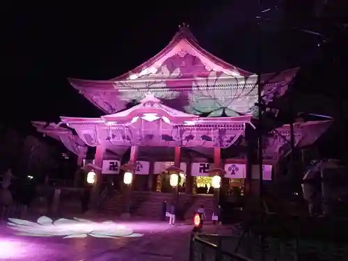 善光寺の本殿・本堂